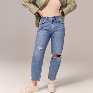 ABERCROMBIE & FITCH The 80’s Mom High Rise Jean Distressed